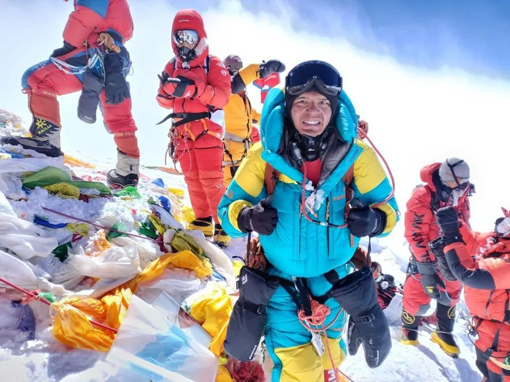 youngest person to climb Mt. Everest