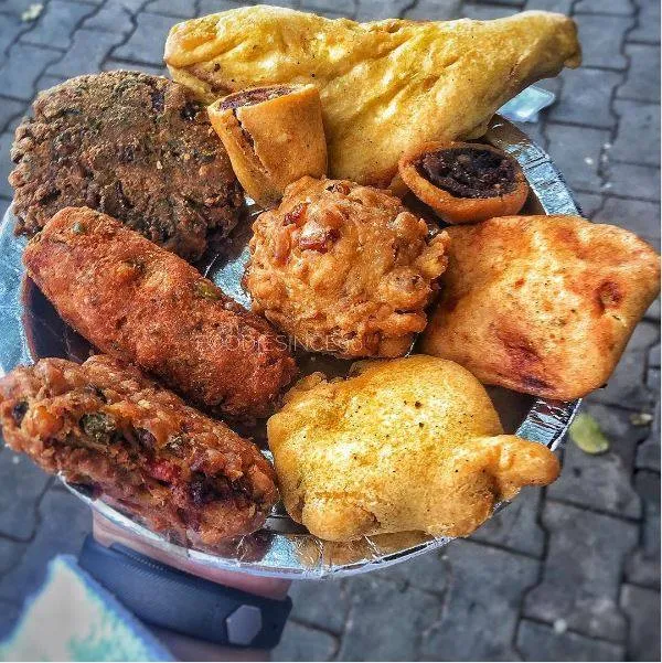  pakora shop in Sarojini Market