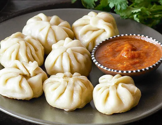 momos 