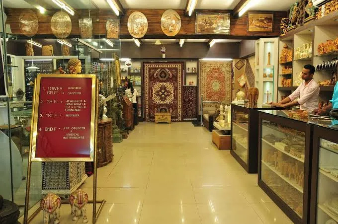 Janpath market