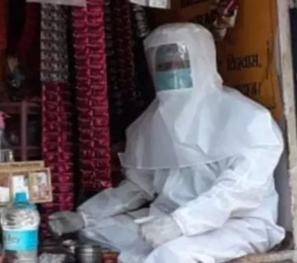 pan wala in Banaras wears a PPE kit