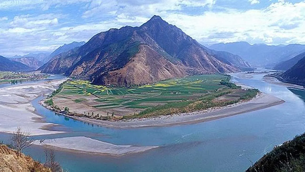 यांग्त्सीक्यांग नदी (3900 मील)