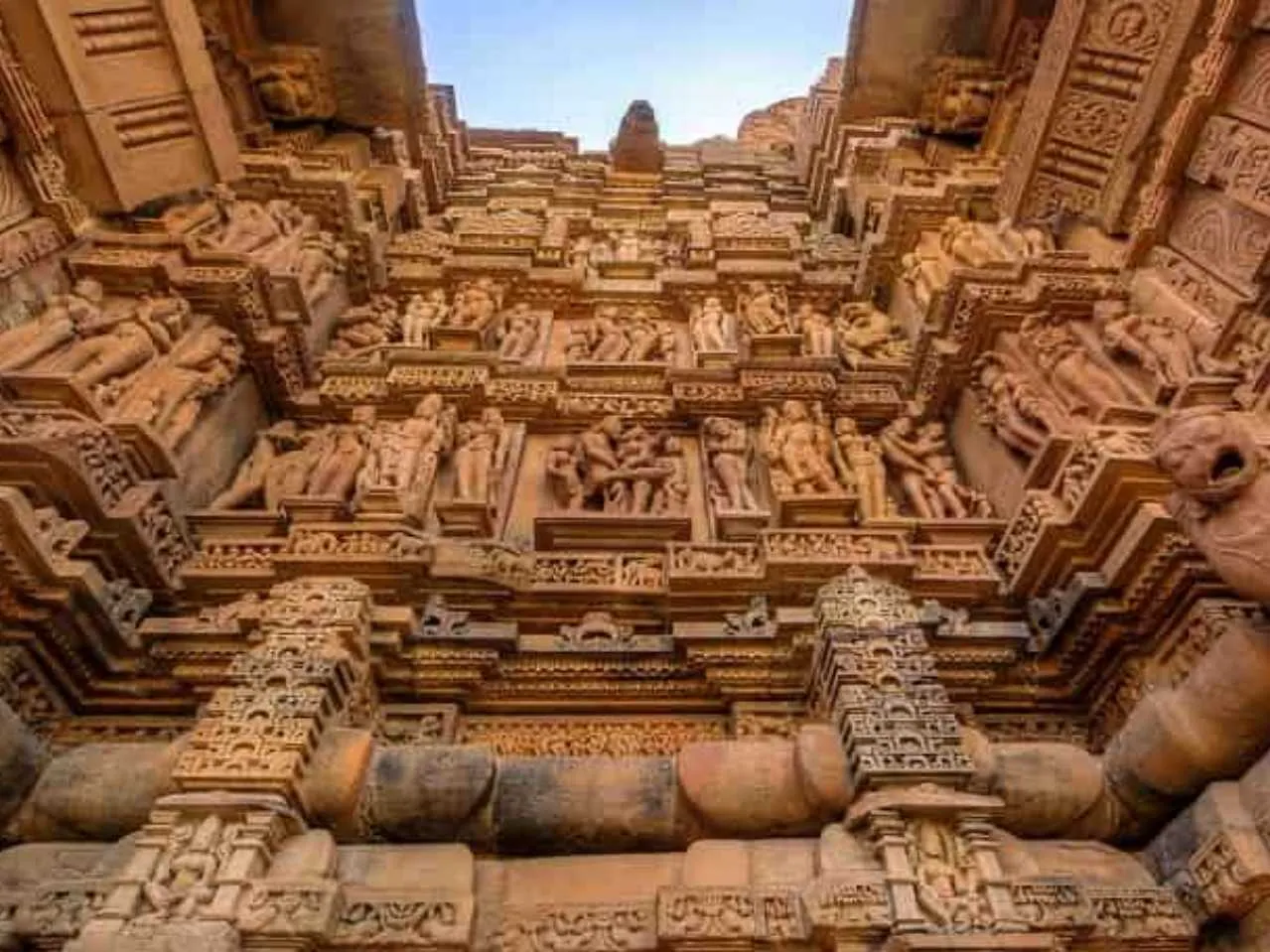 khajuraho temple art