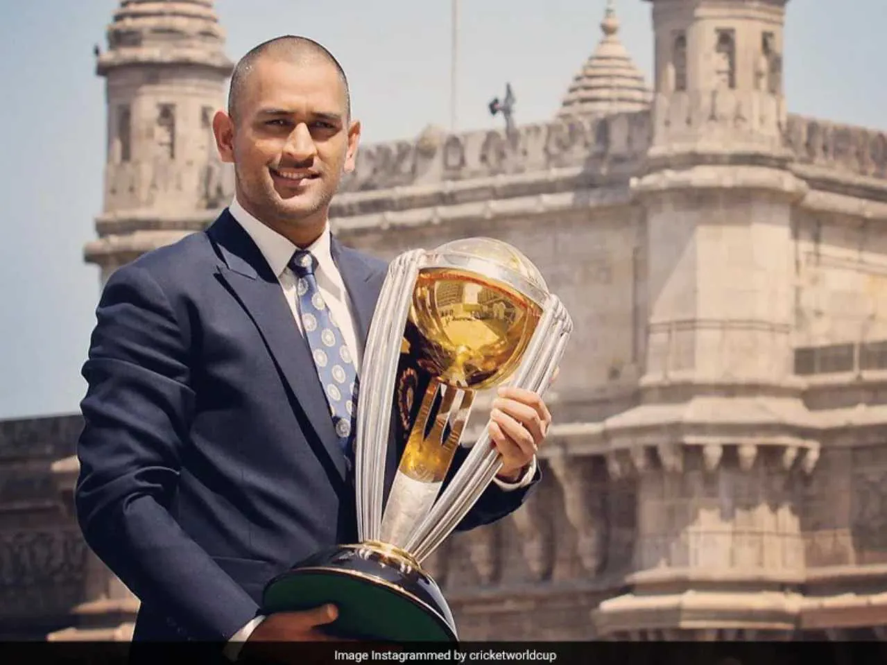 MS Dhoni with World Cup