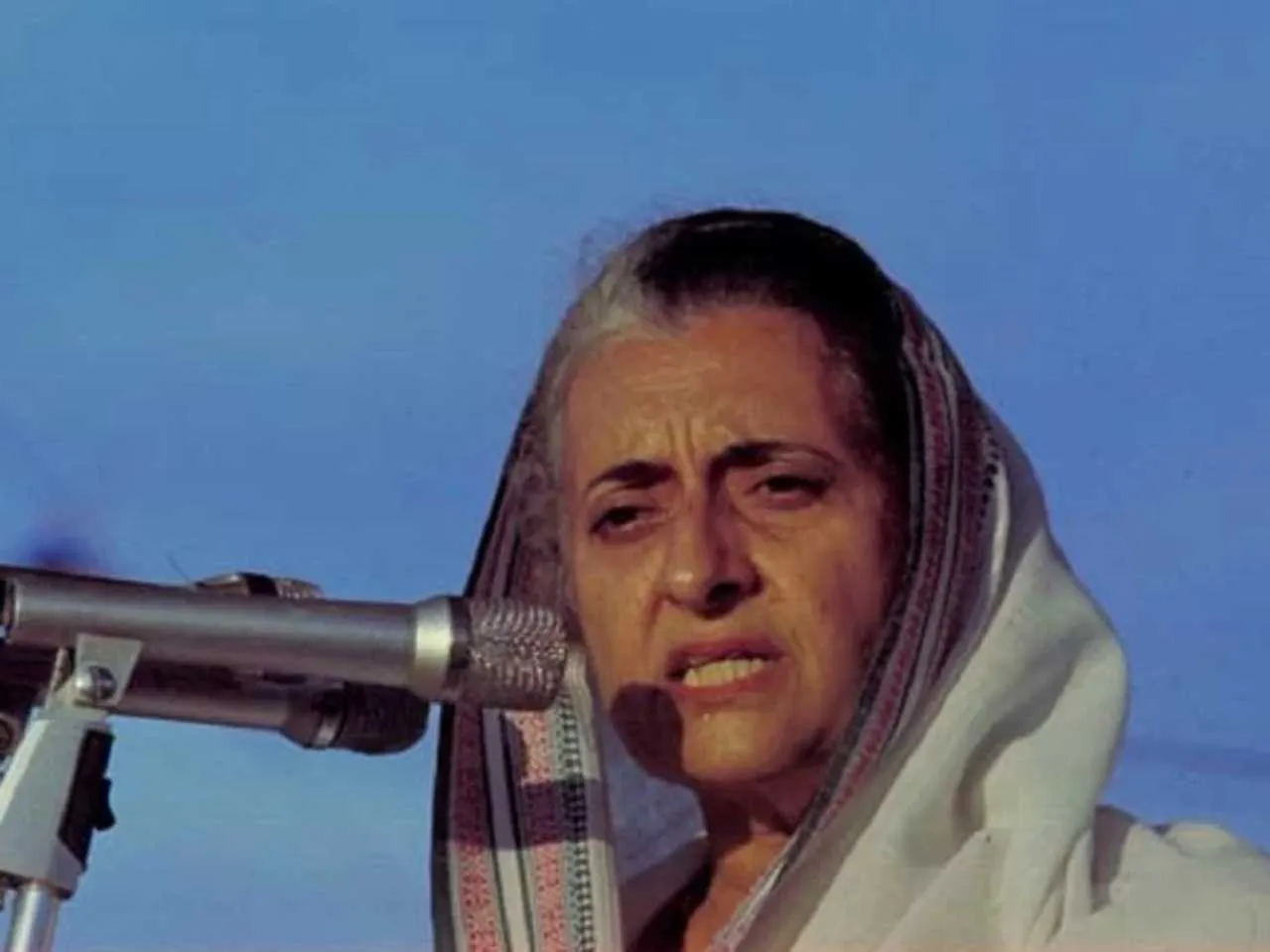 indira gandhi giving speech