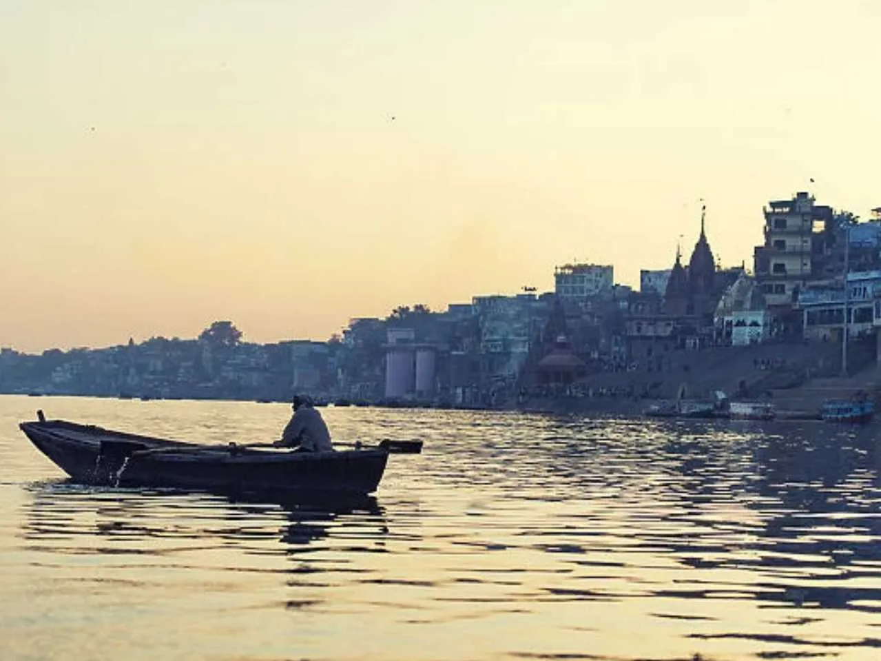 boat in ganga