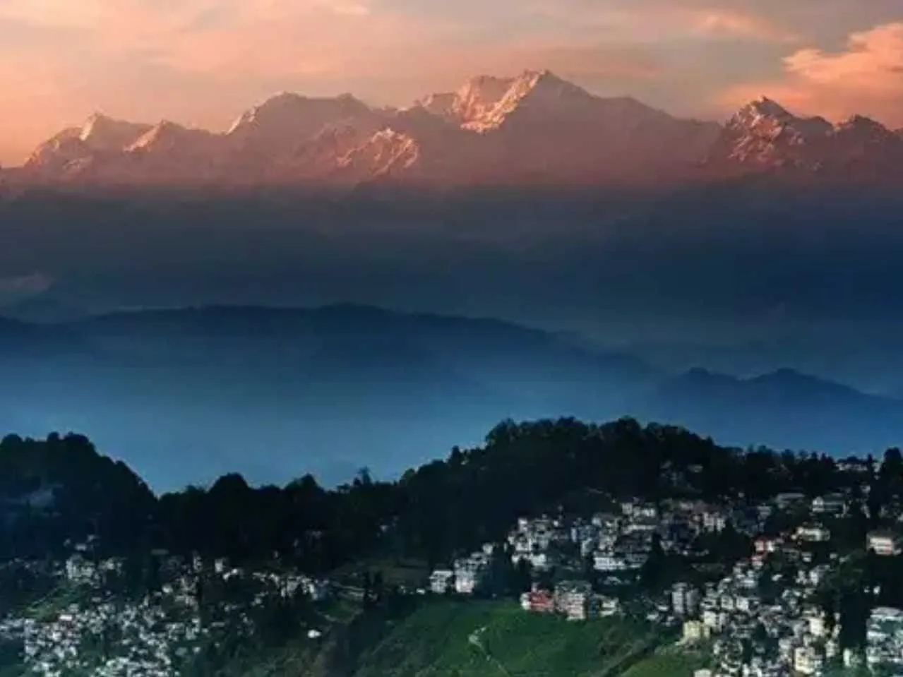 sunrise in darjeeling