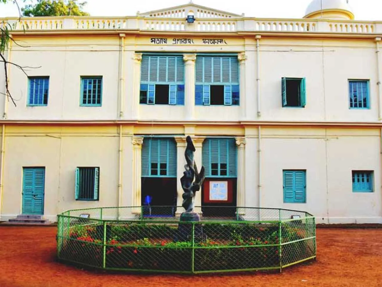 Vishwabharti University established by Rabindra Nath Tagore