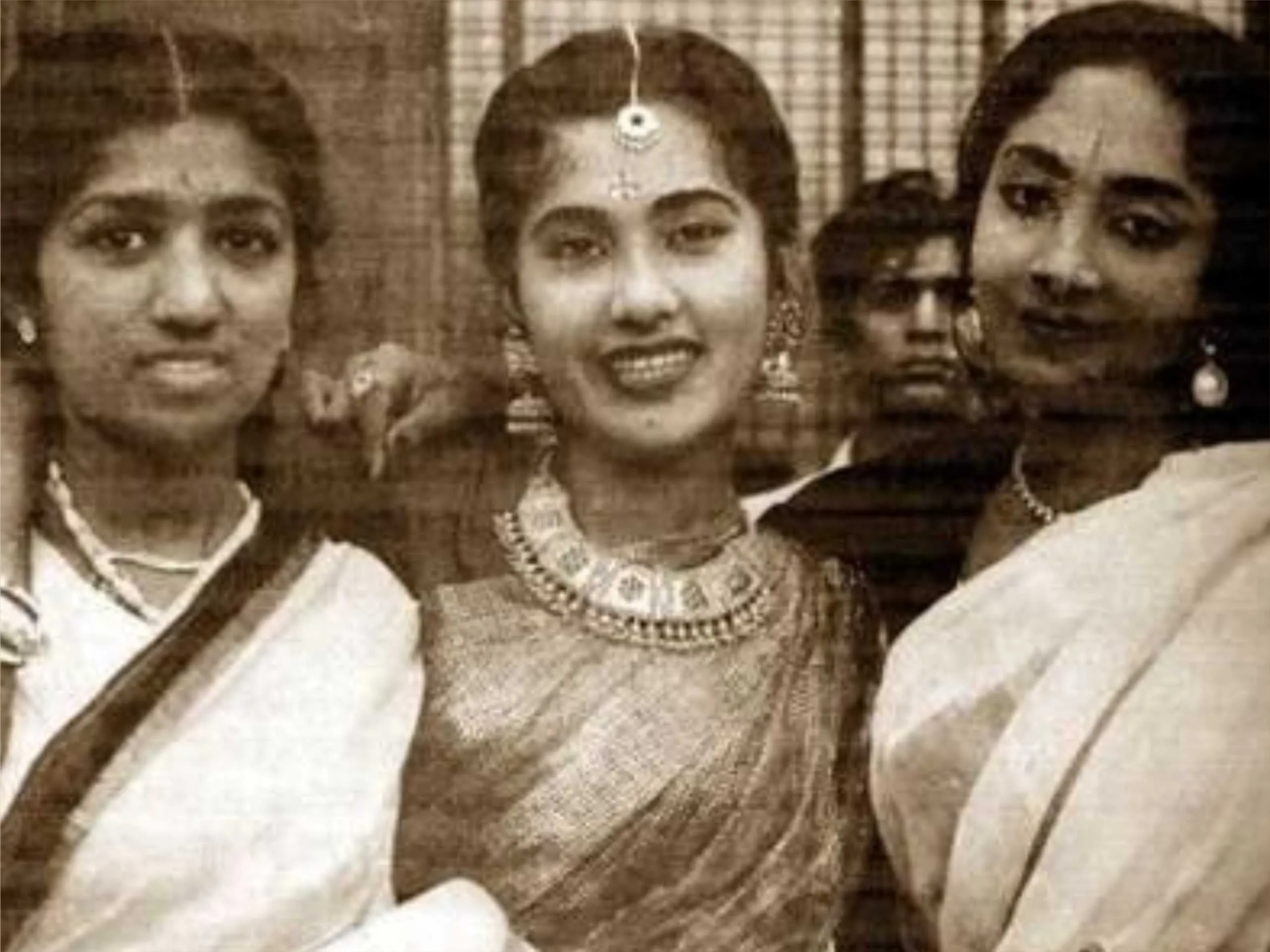 Lata mangeshkar with geeta dutt