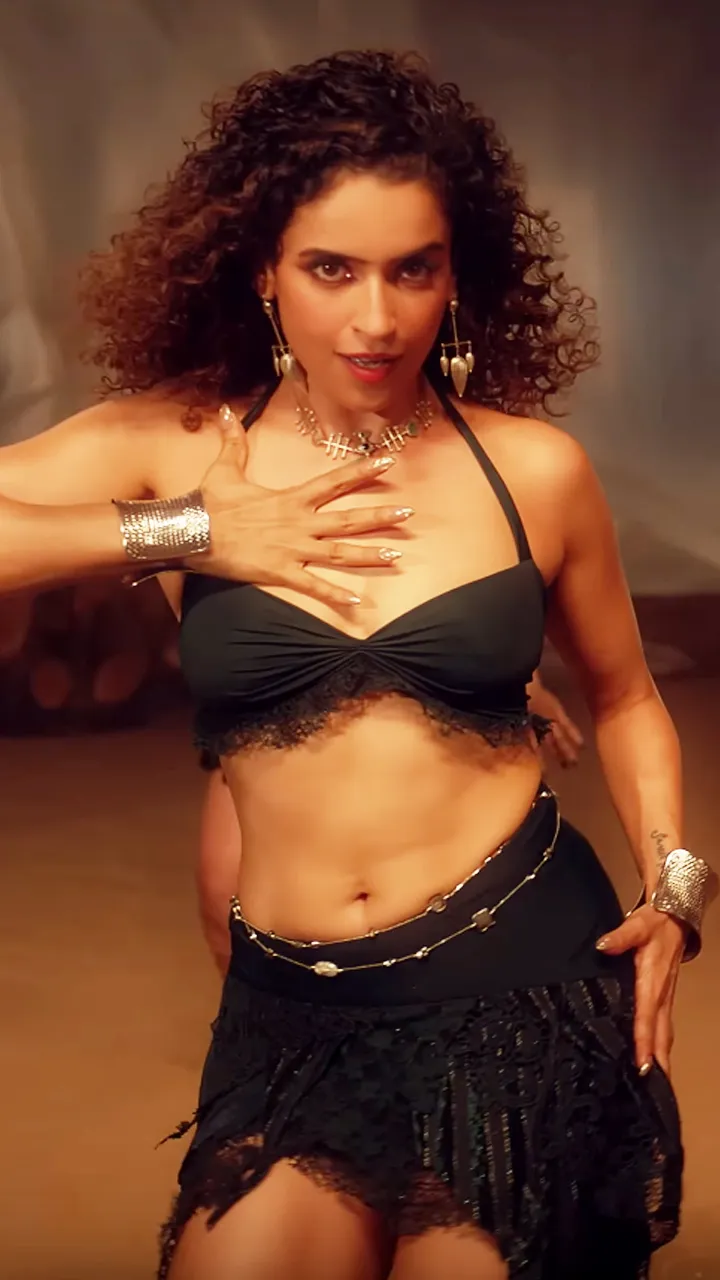 Sanya Malhotra Dance Reel on Aankh Wins Hearts Online (4)