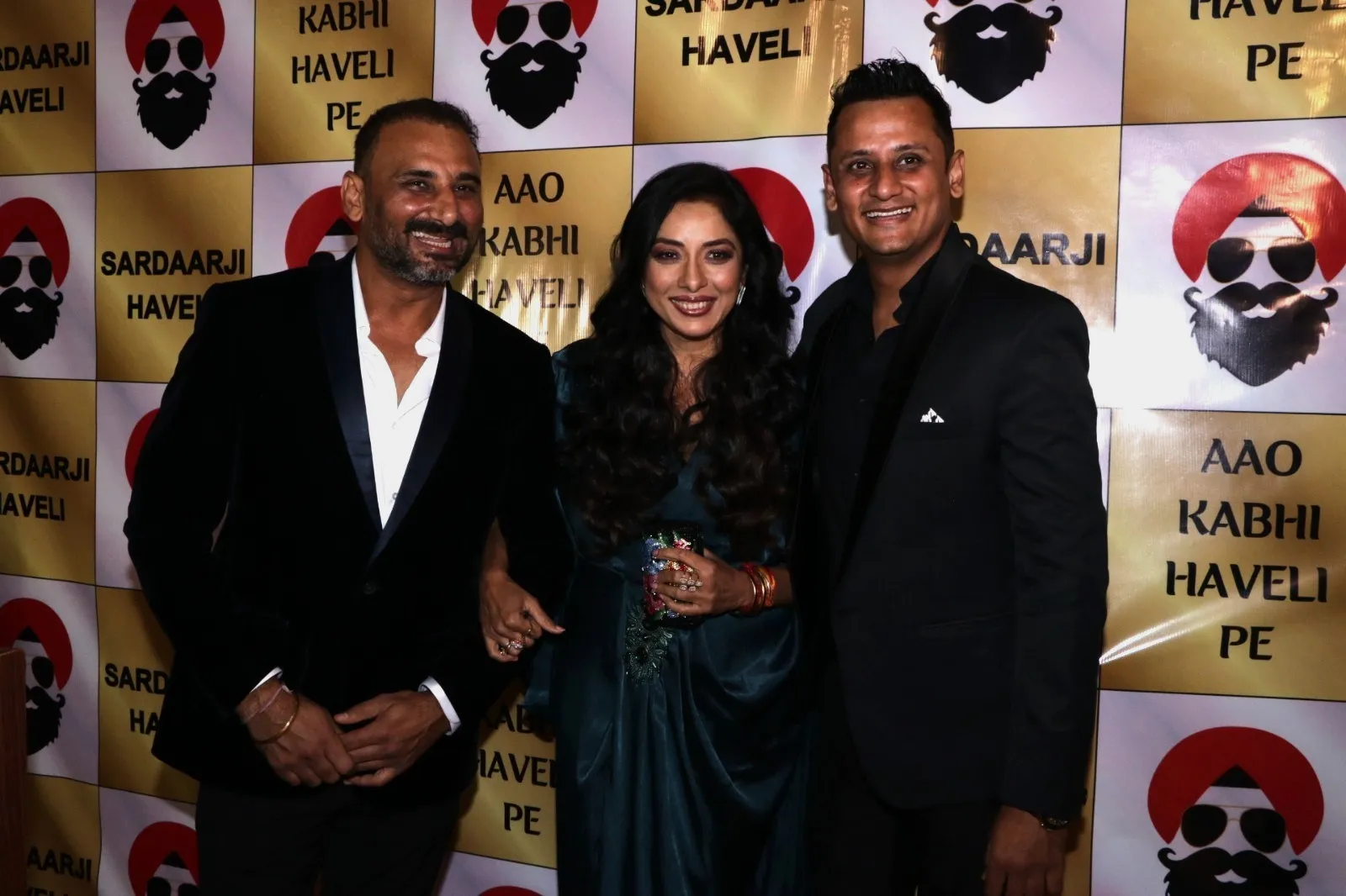 Rupali Ganguly with Raj and Romesh Kalra