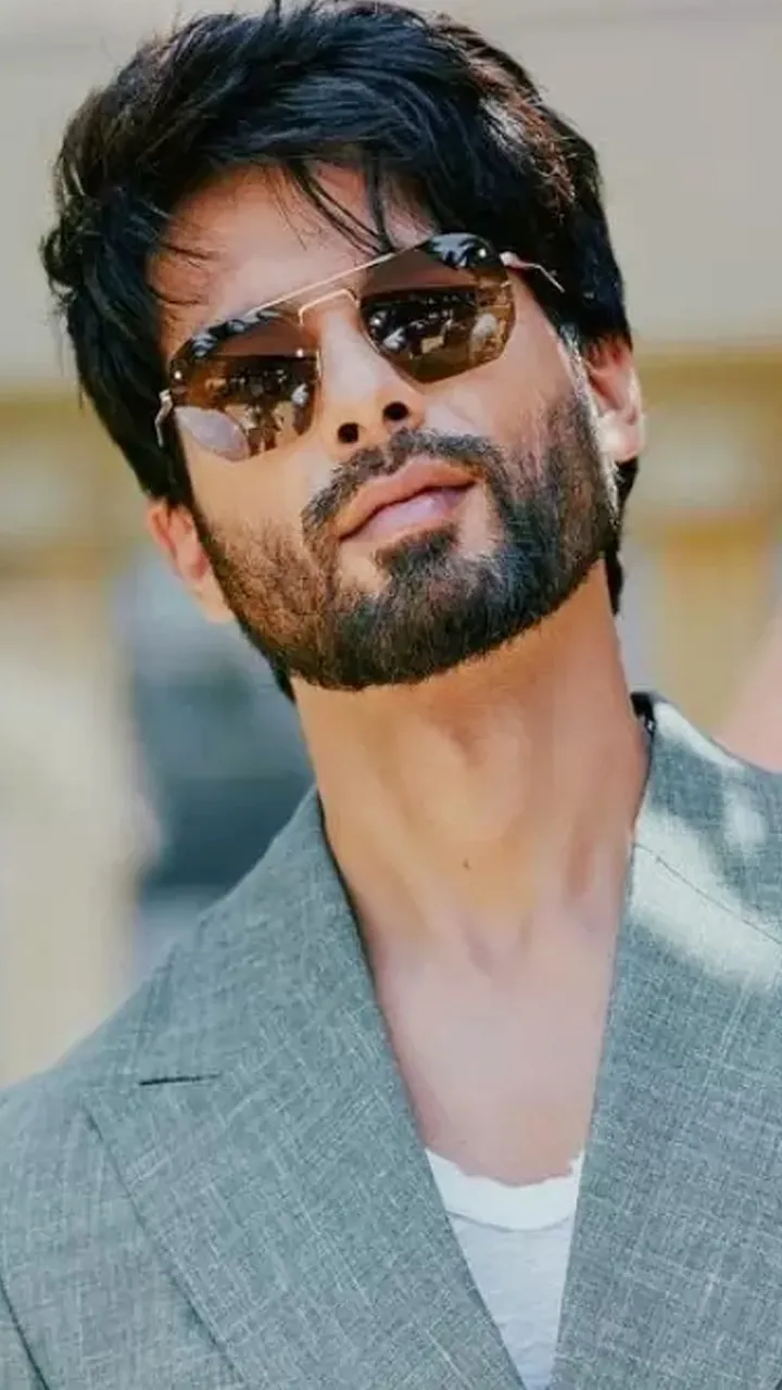 When will Shahid kapoor's poster from 'Deva' be released Amitabh bachchan connection (9)