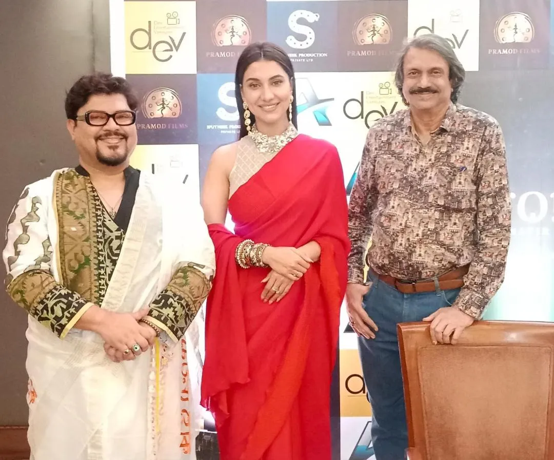 Binodiini ( Rukmini) with Dir Ram Kamal ( left) and journalist Chaitanya Padukone