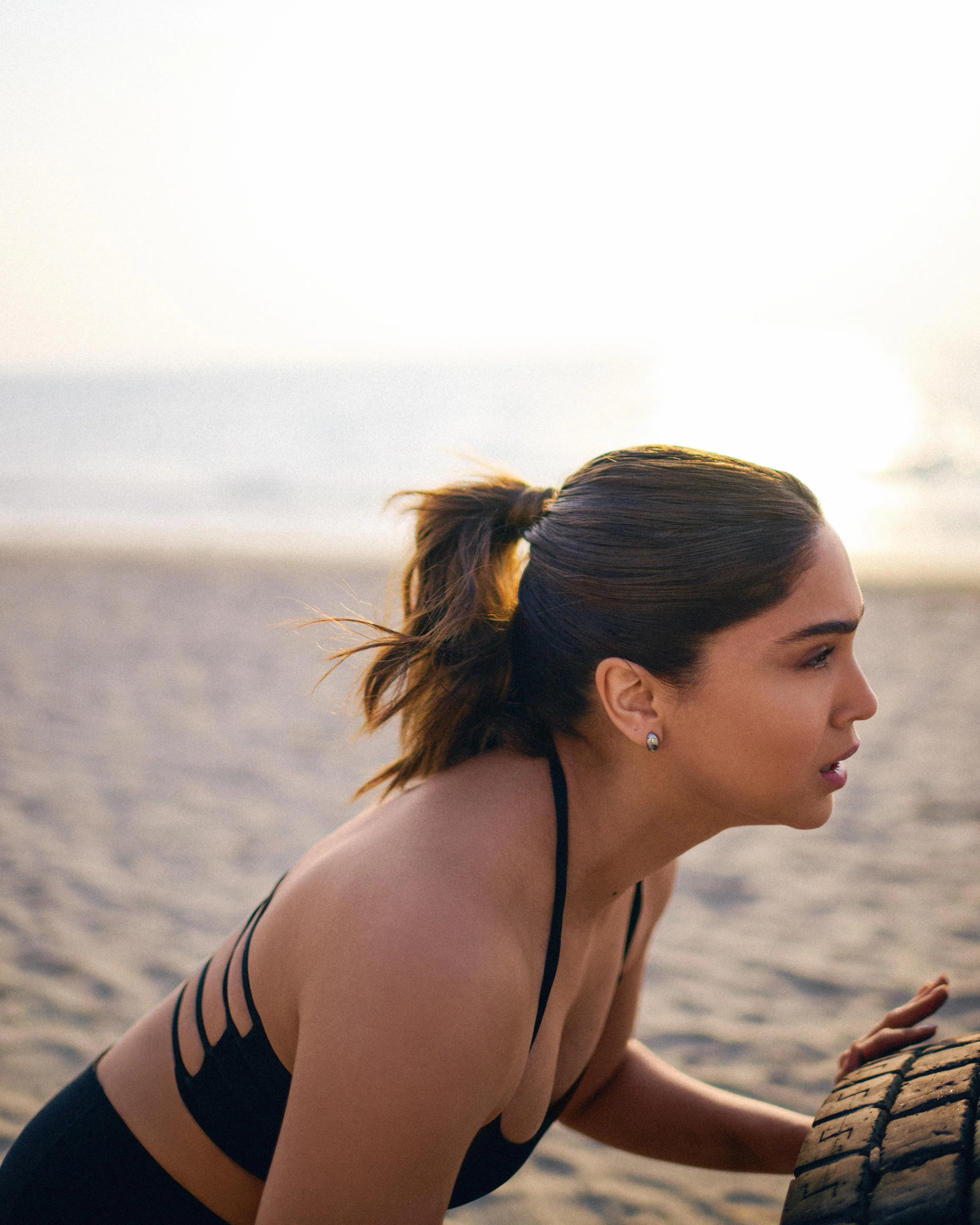 Sharvari flips tyres on a beach, prepares for another intense Alpha action schedule!
