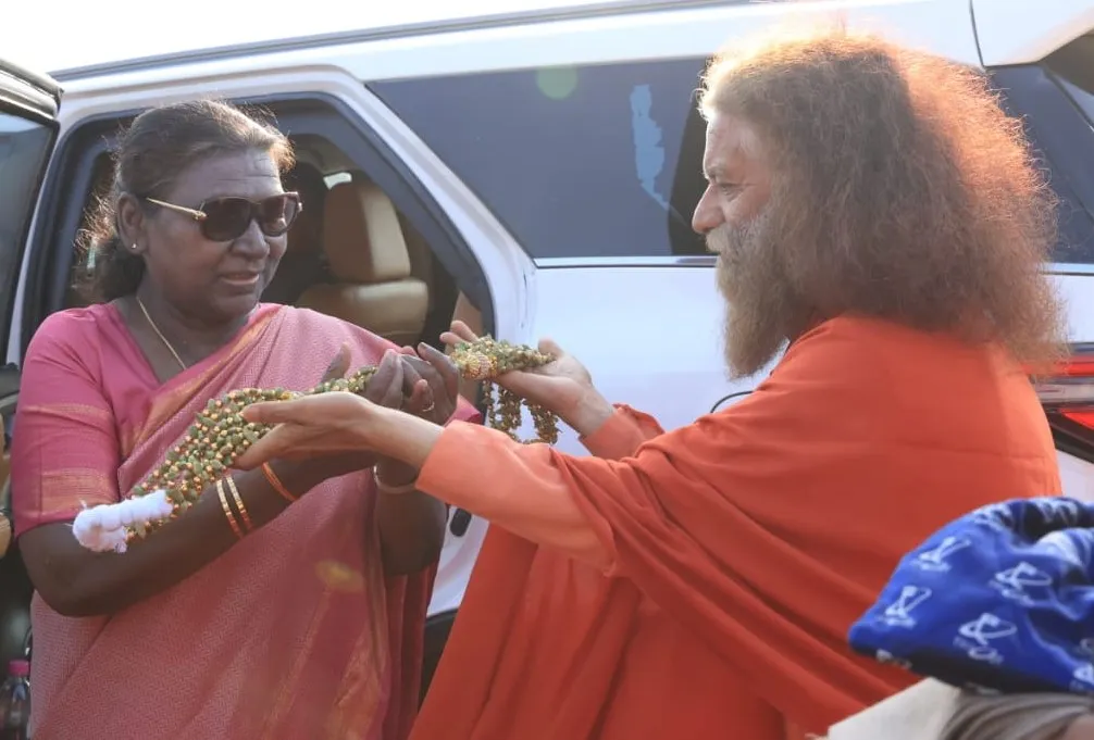 Divine welcome to the President of India Droupadi Murmu ji on the divine land of Maha Kumbh
