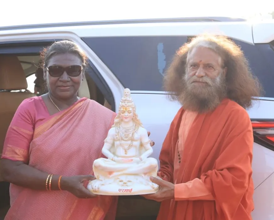 Divine welcome to the President of India Droupadi Murmu ji on the divine land of Maha Kumbh