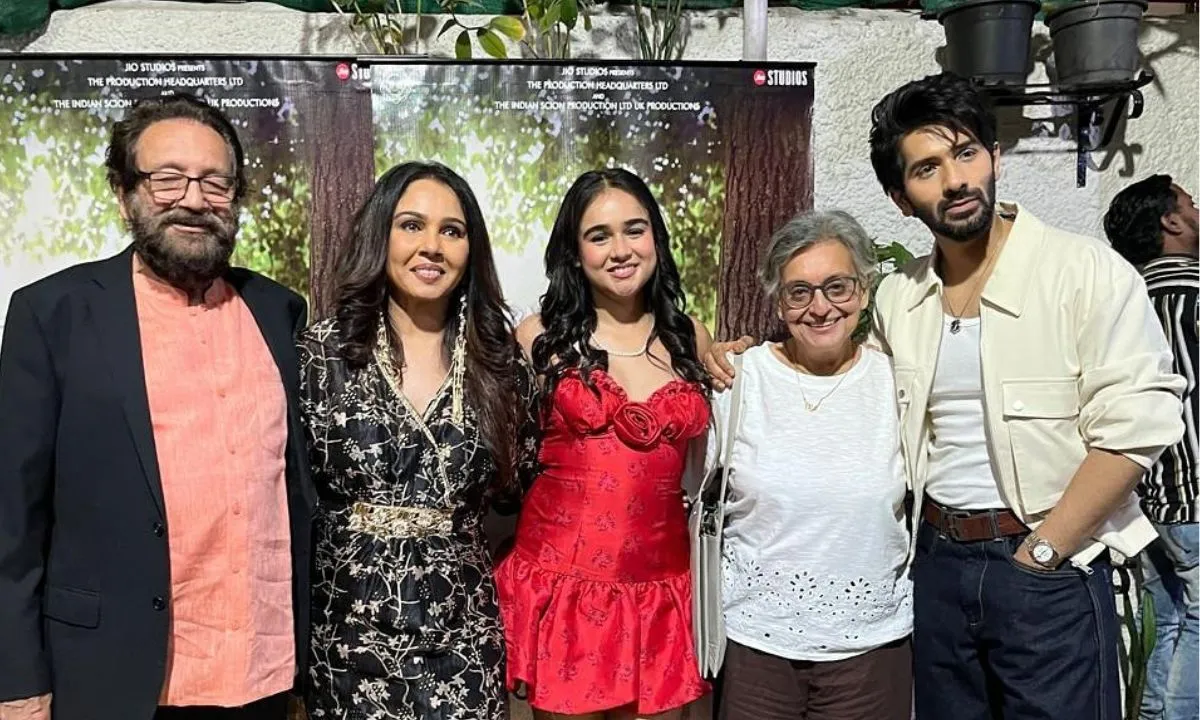 There was a star-studded gathering at the screening of Bobby Aur Rishi Ki Love Story
