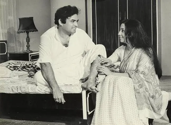 Aandhi (1977)