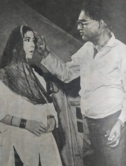 Meena Kumari and Kamal Amrohi on the Sets of Pakeezah filming Mausam ha Ashiqana in 1969.