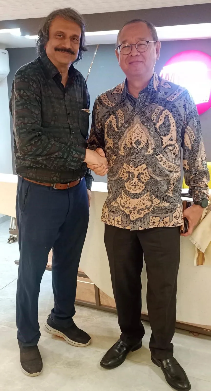 H E Consul General- Indonesia Mr Eddy Wardoyo with sr journalist Chaitanya Padukone