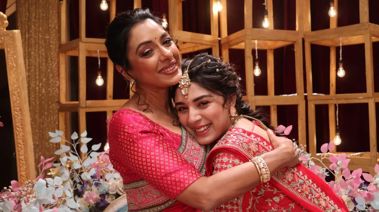 Anupamaa Episode Update Mehendi Mein Mahfil Saj Gayi! Raahi Prem and Anupamaa make you go awestroke