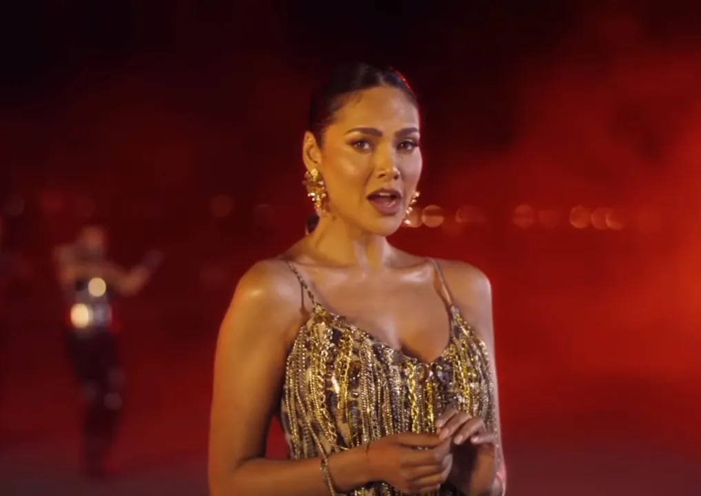  Esha Gupta Reacts to Honey Singh new song Maniac