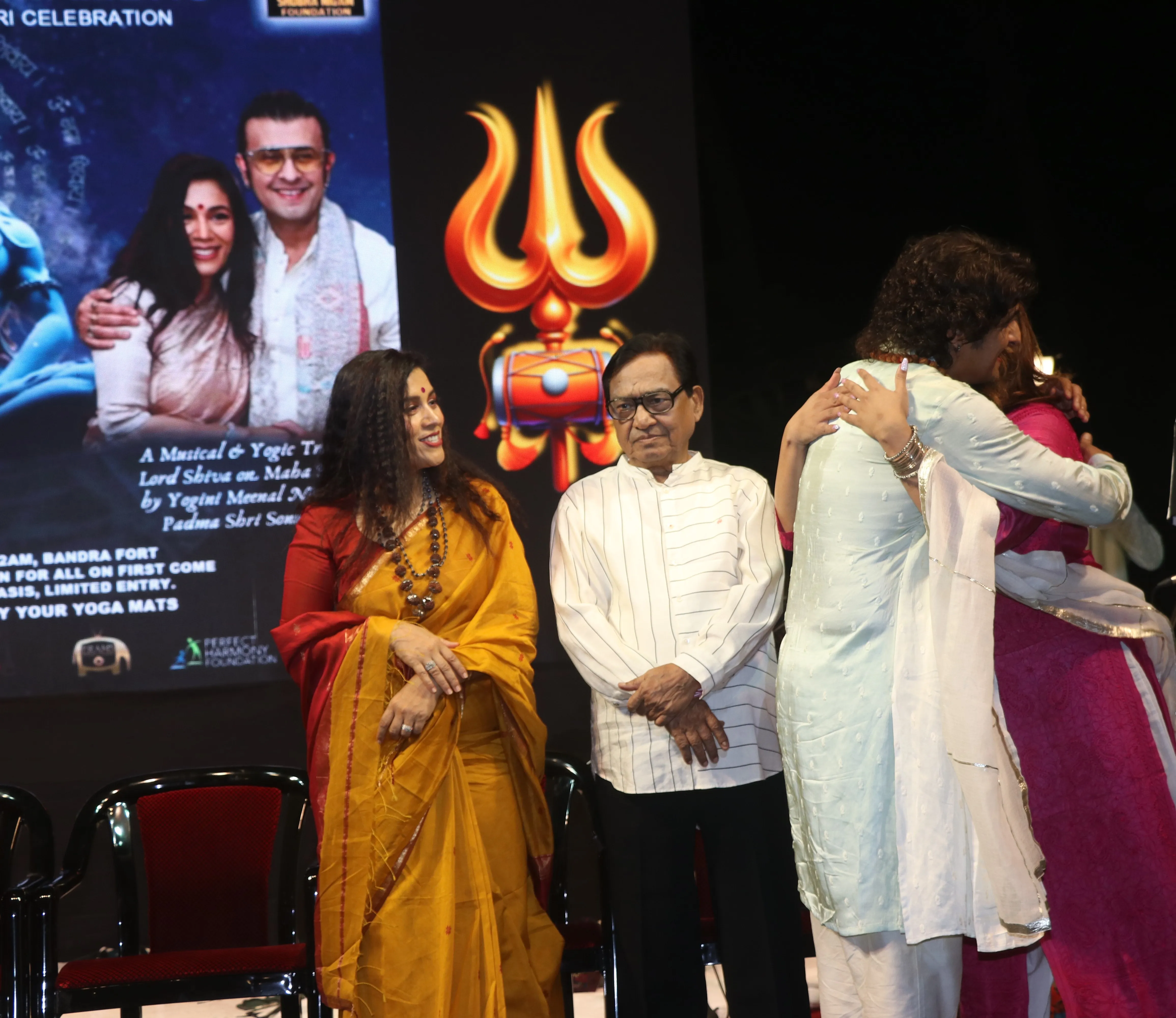 Sonu Nigam honours Saumya Vajpayee