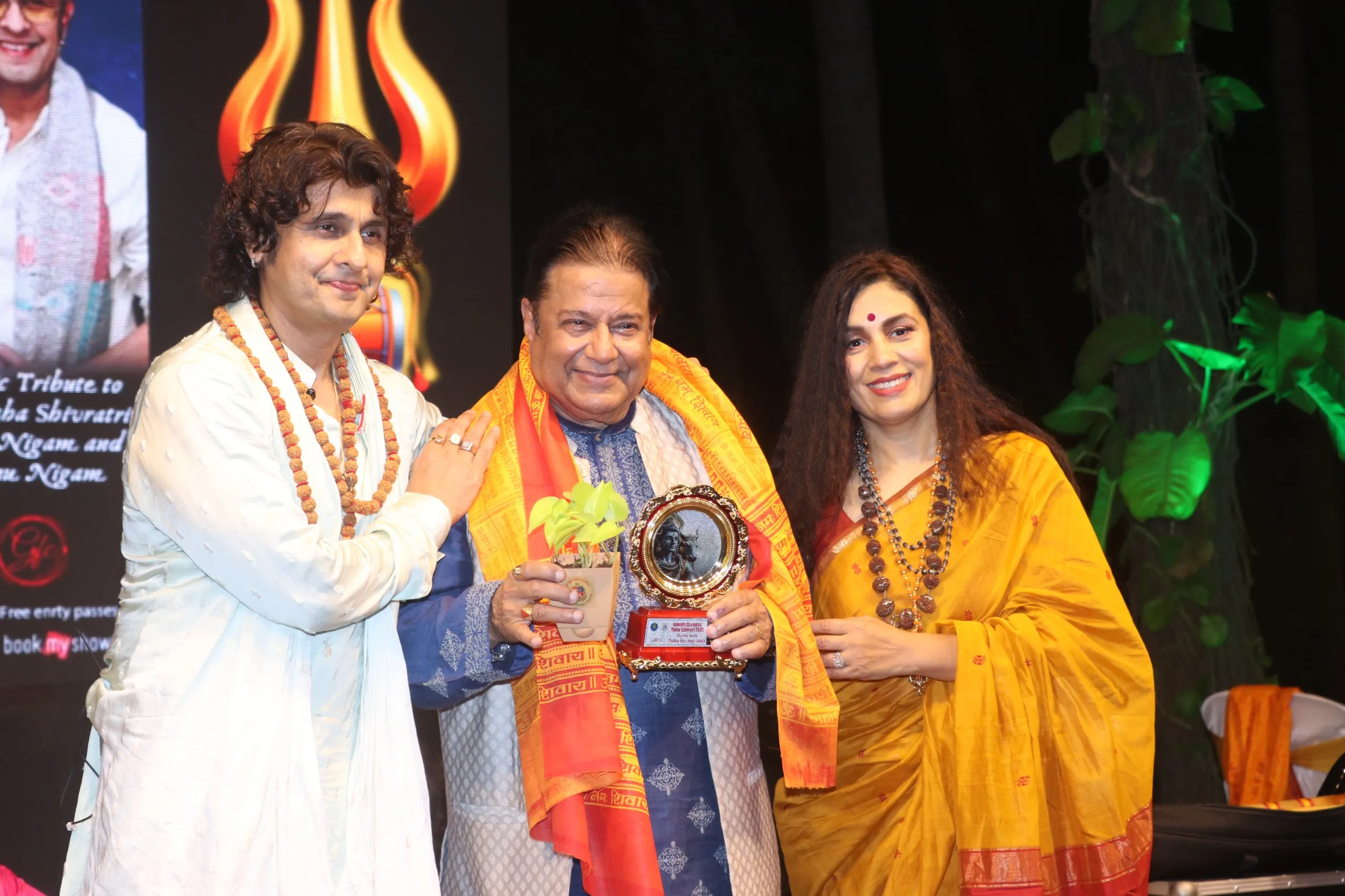 Anup Jalota being honoured by siblings Sonu and Meenal Nigam at the Adinath Shambhu Maha Shivratri event