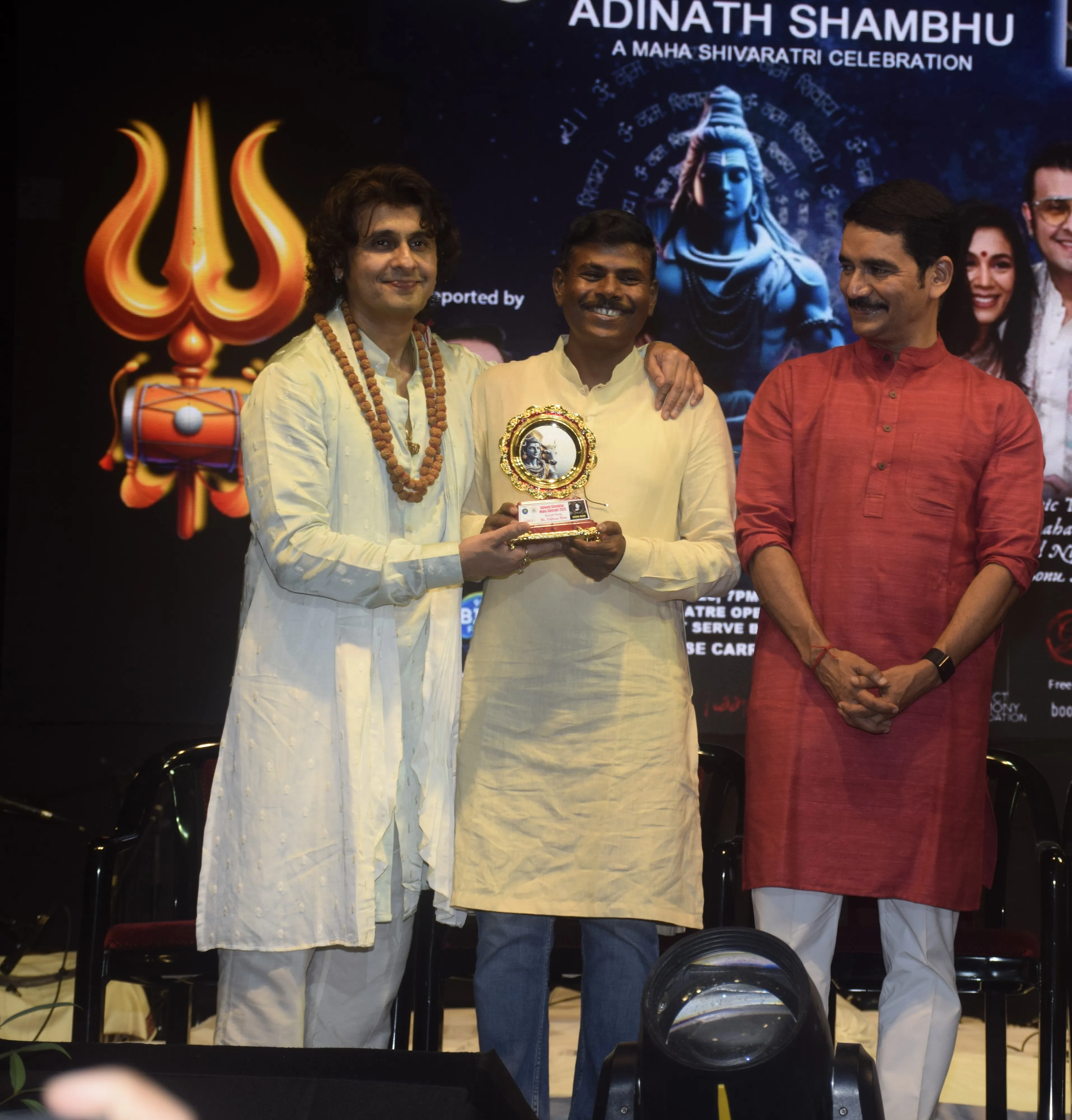 Sonu Nigam Vishwas Mote and Supercop Vishwas Nangre Patil