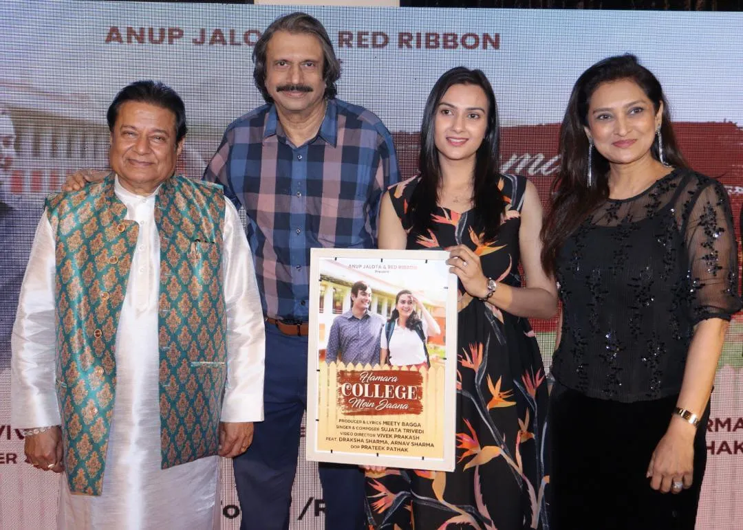 Anup Jalota with Draksha S, Lalitya M and journalist Chaitanya Padukone