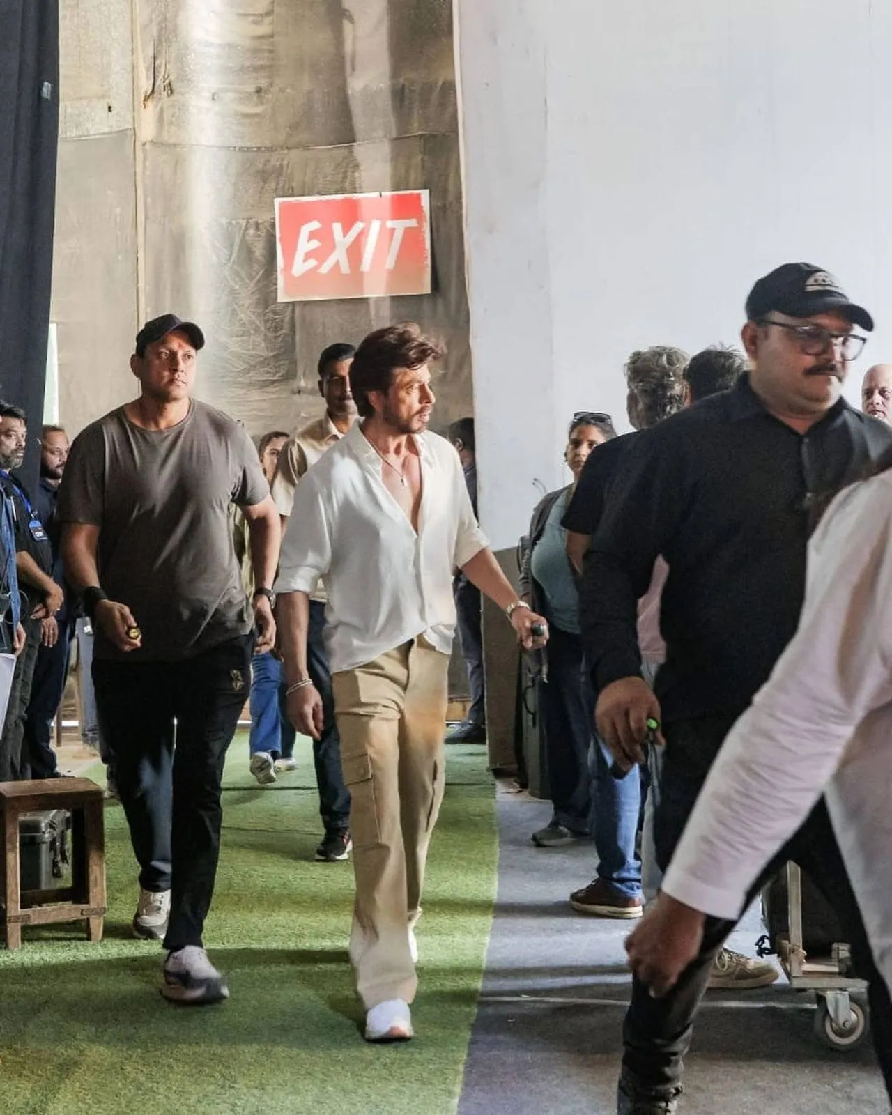 Shoojit Sircar and shah rukh khan