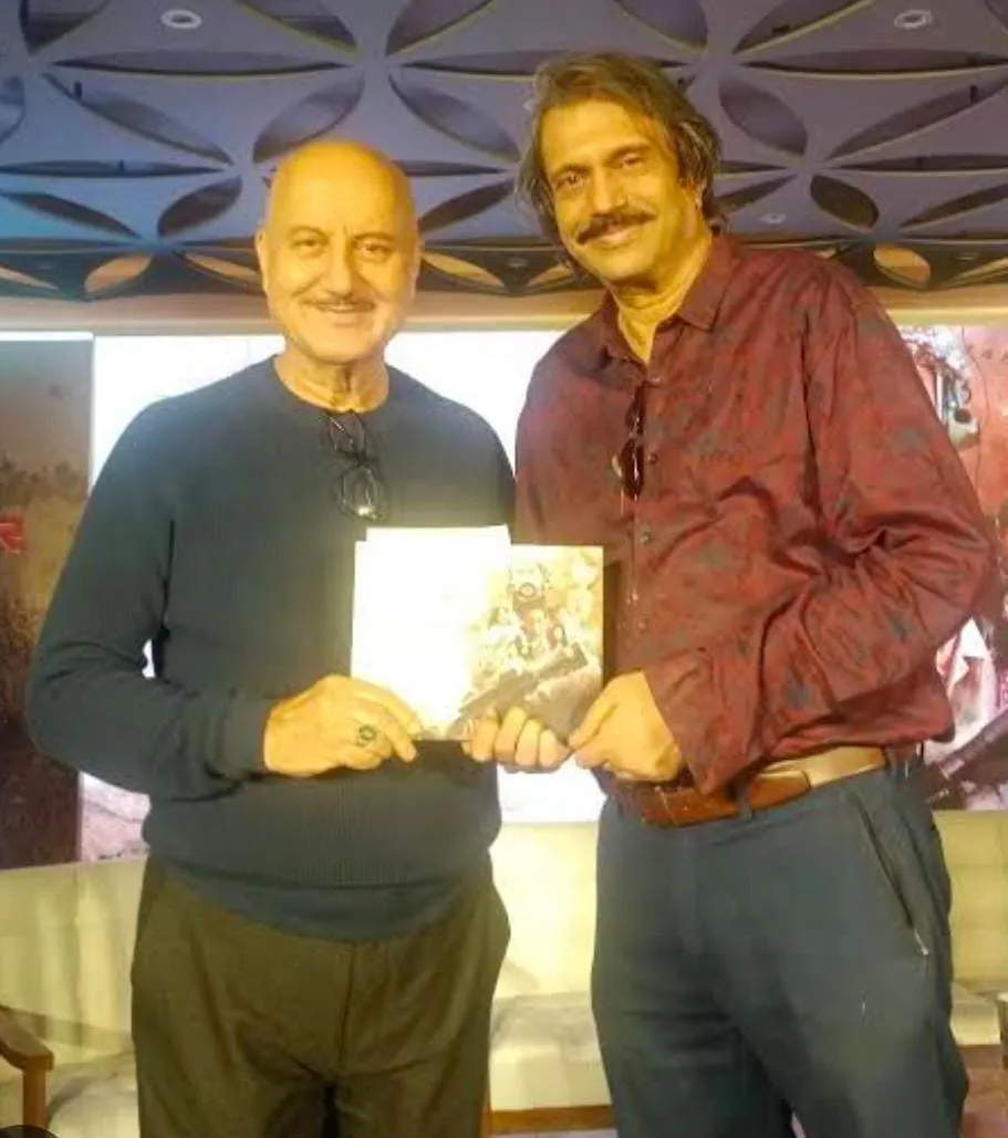 Anupam Kher with sr journalist Chaitanya Padukone (3)