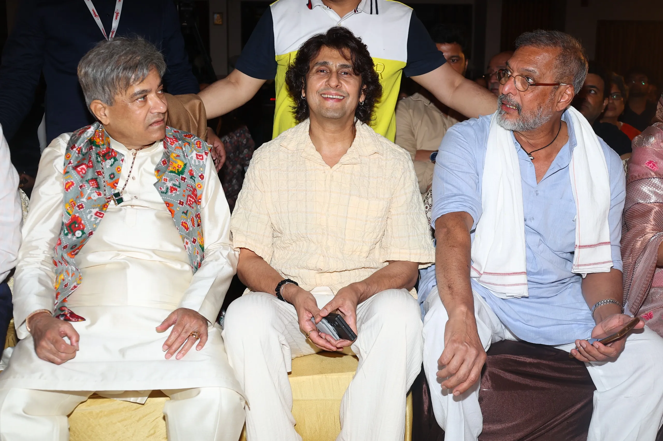 Suresh  Wadkar, Sonu Nigam with Nana Patekar