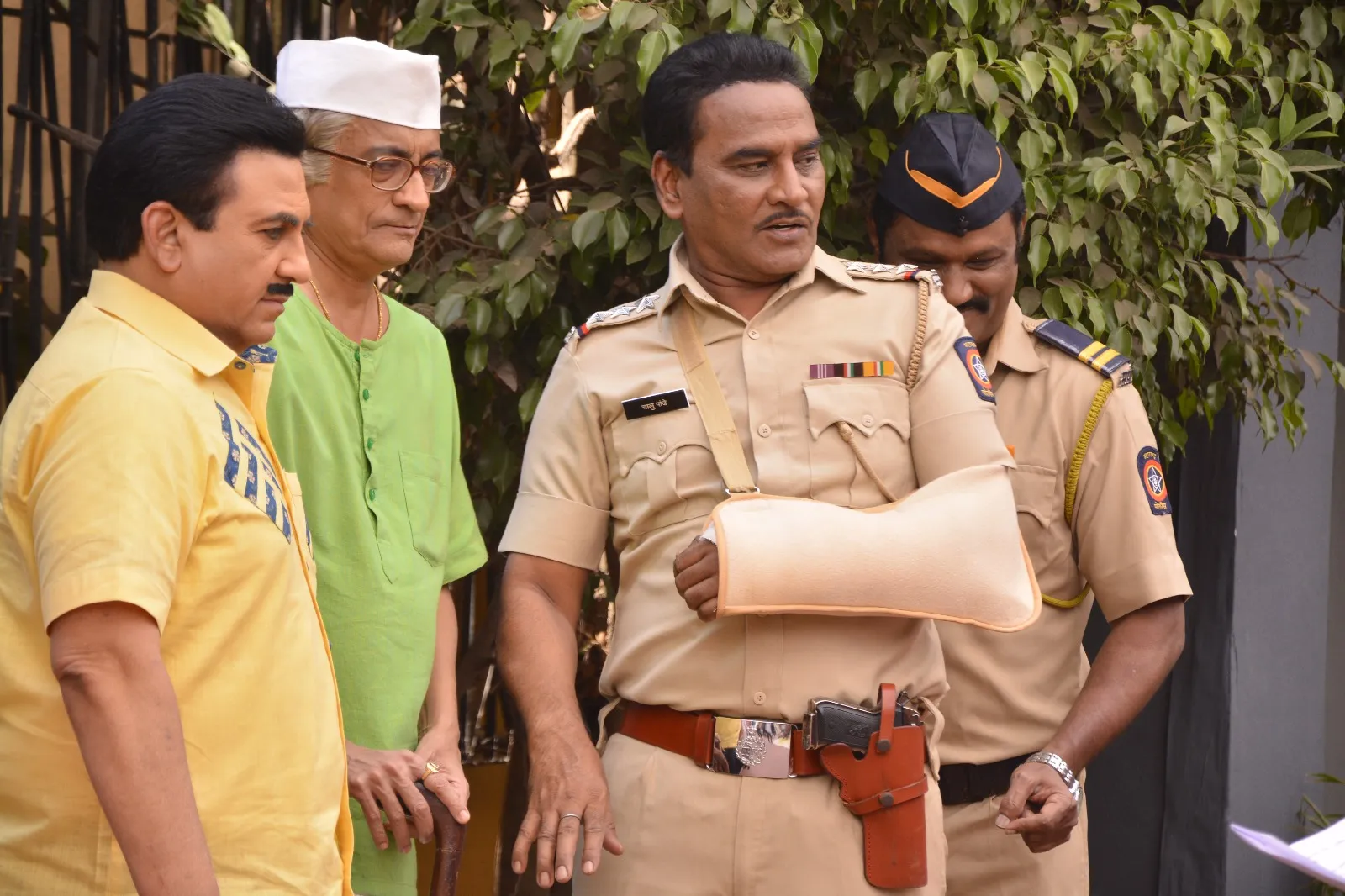 TMKOC today episode Police in Gokuldham Will Bhide excuse calm Mahila Mandal curiosity