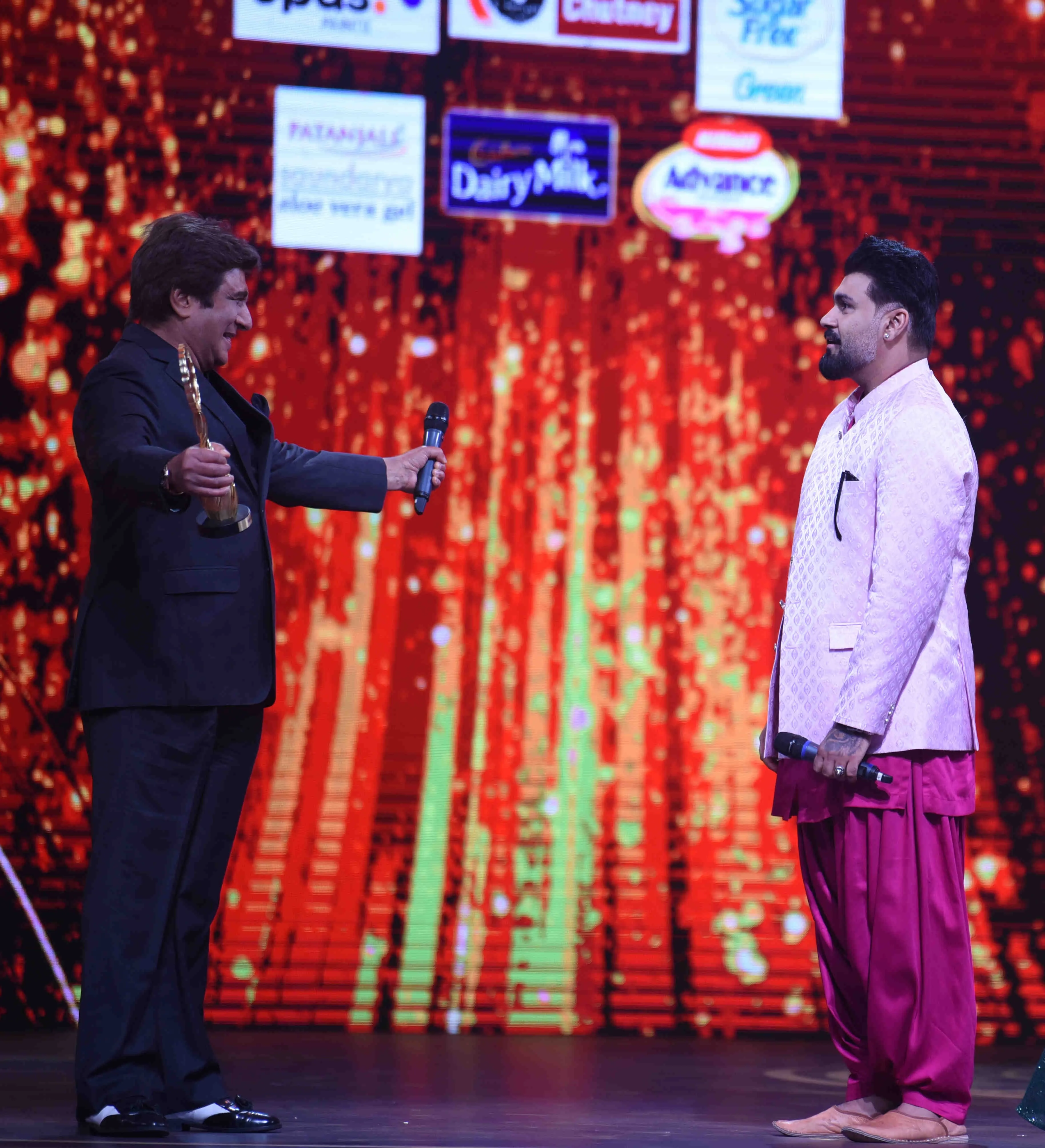 Raj Babbar surprises Aarya Babbar with a special Honor at Zee Rishtey Awards 2025
