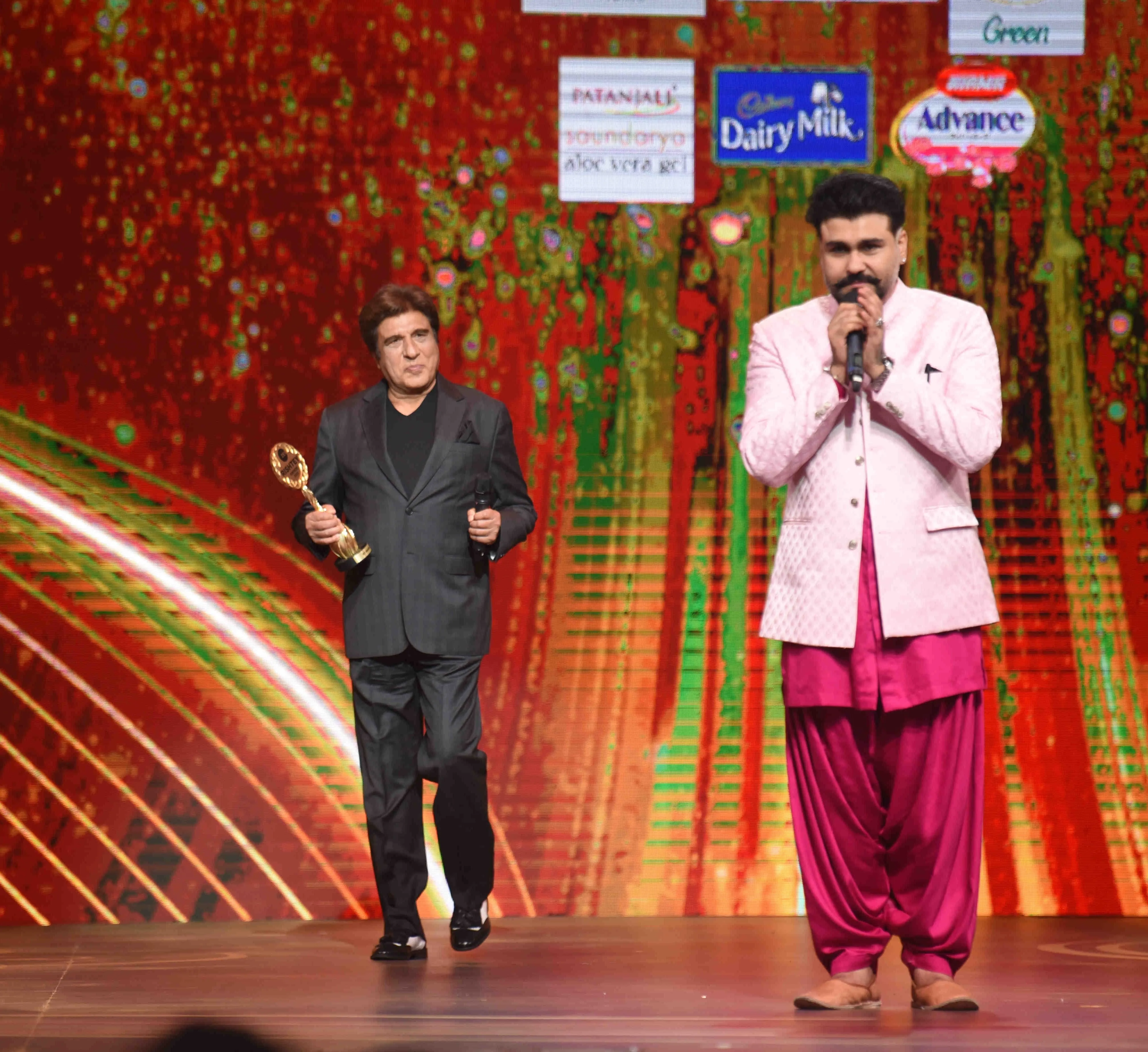 Raj Babbar surprises Aarya Babbar