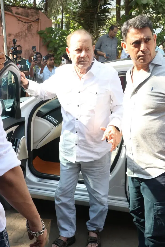 Alia, Ranbir, Kajol, Karan Johar and Jaya attended the last rites of Deb Mukherjee