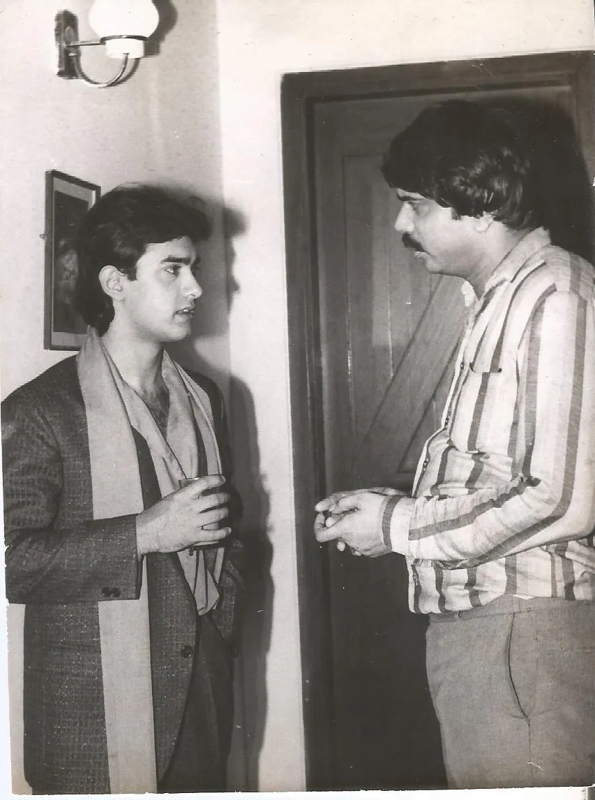 Aamir Khan chats with Chaitanya Padukone during early '90s