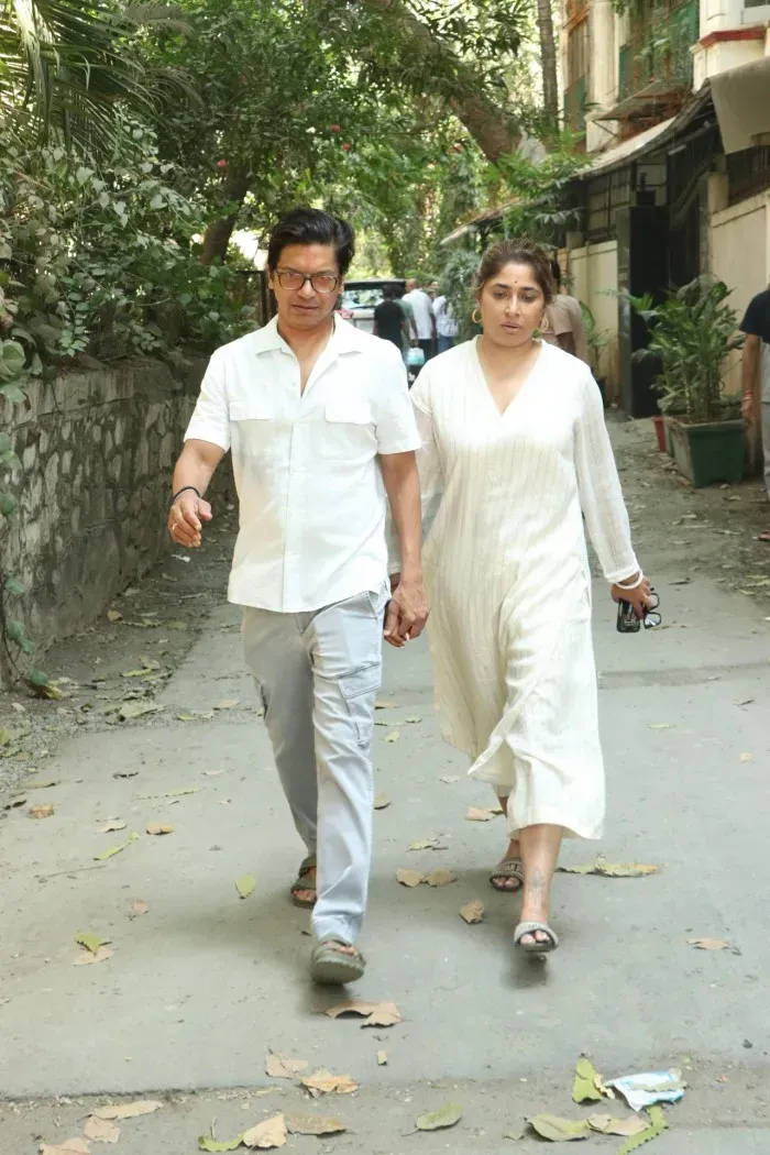 Alia, Ranbir, Kajol, Karan Johar and Jaya attended the last rites of Deb Mukherjee