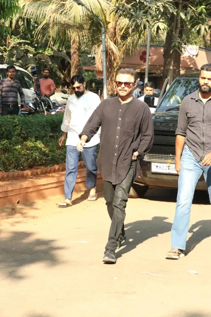 Alia, Ranbir, Kajol, Karan Johar and Jaya attended the last rites of Deb Mukherjee