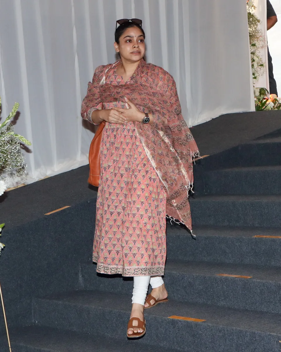  Shomuna Chakravarty 