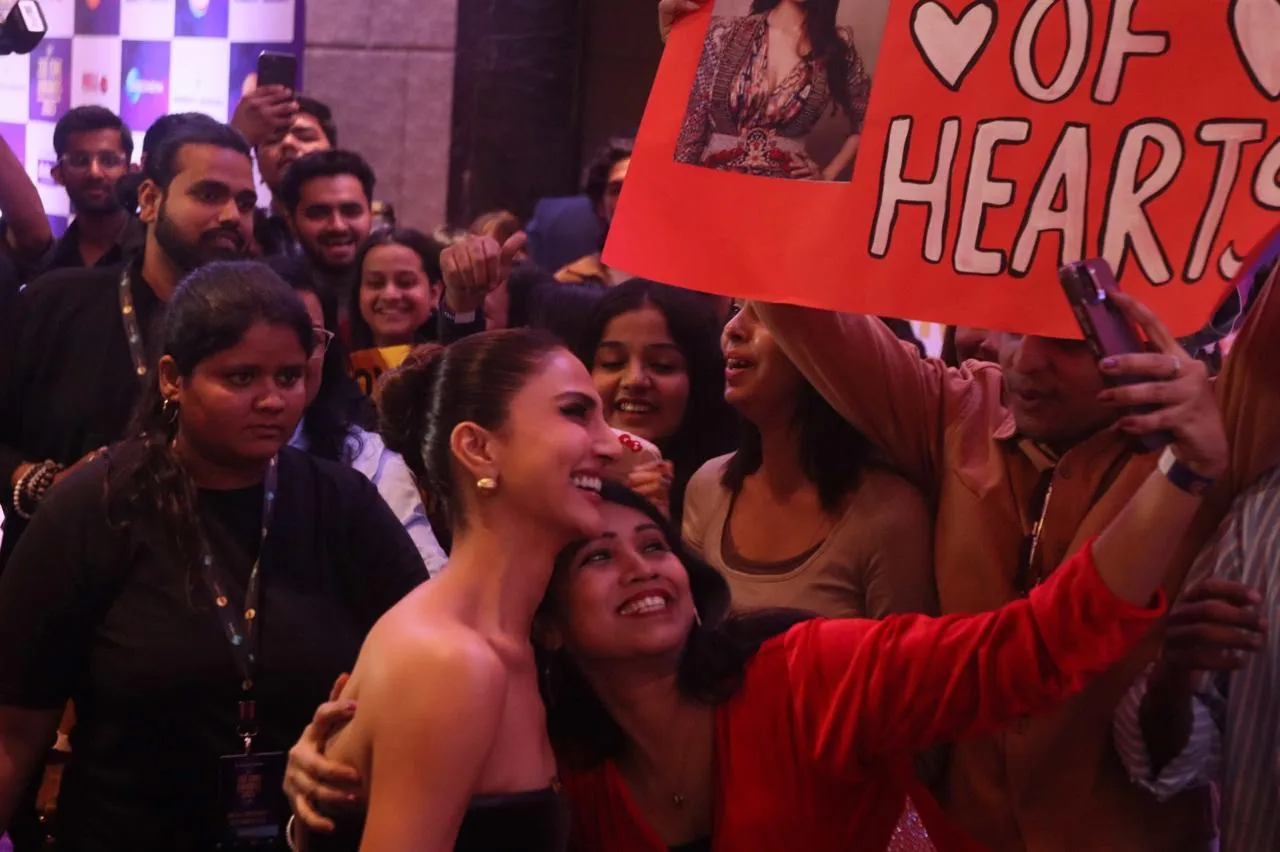 Tamannaah Bhatia, Vaani Kapoor, and Jacqueline Fernandez ignite an EPIC fan frenzy, while a newly crafted trophy is revealed