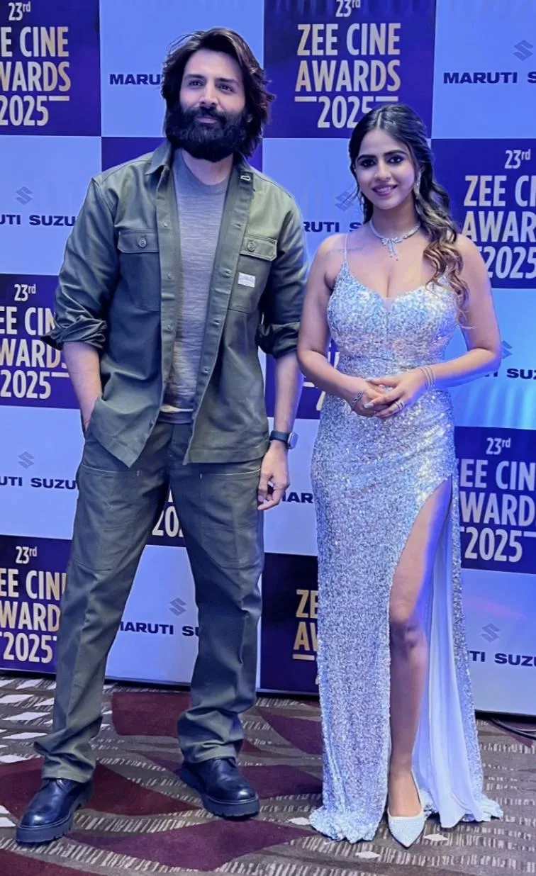 Kartik Aaryan  with glam actress-anchor-compere Dhwani Pawar