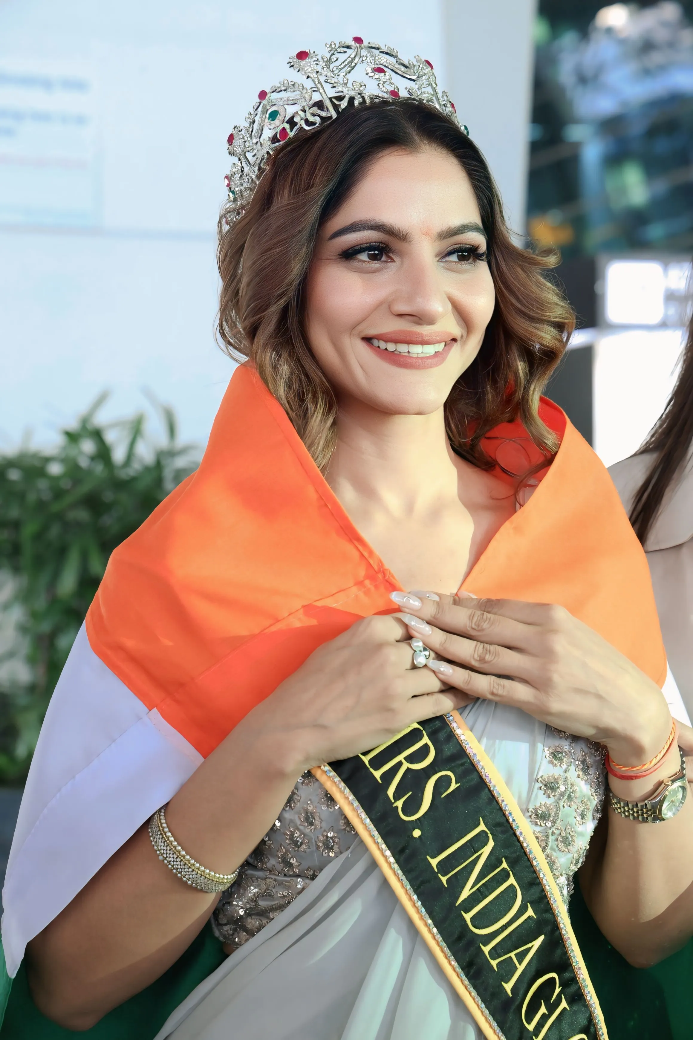 Mrs. Anuradha Garg Leaves for China to Represent India at Mrs. Globe, Fans Give a Grand Send-Off 