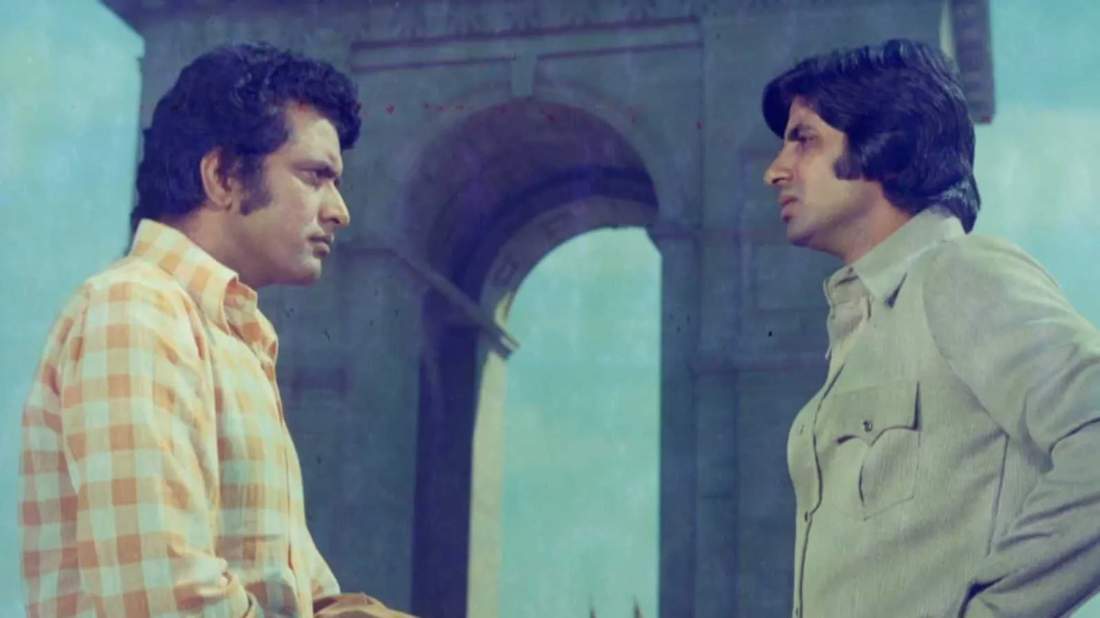 manoj kumar ki film roti kapda aur makaan