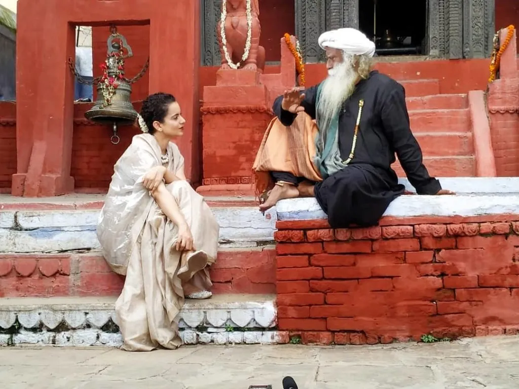 Kangana-Ranaut-with-sadhguru.