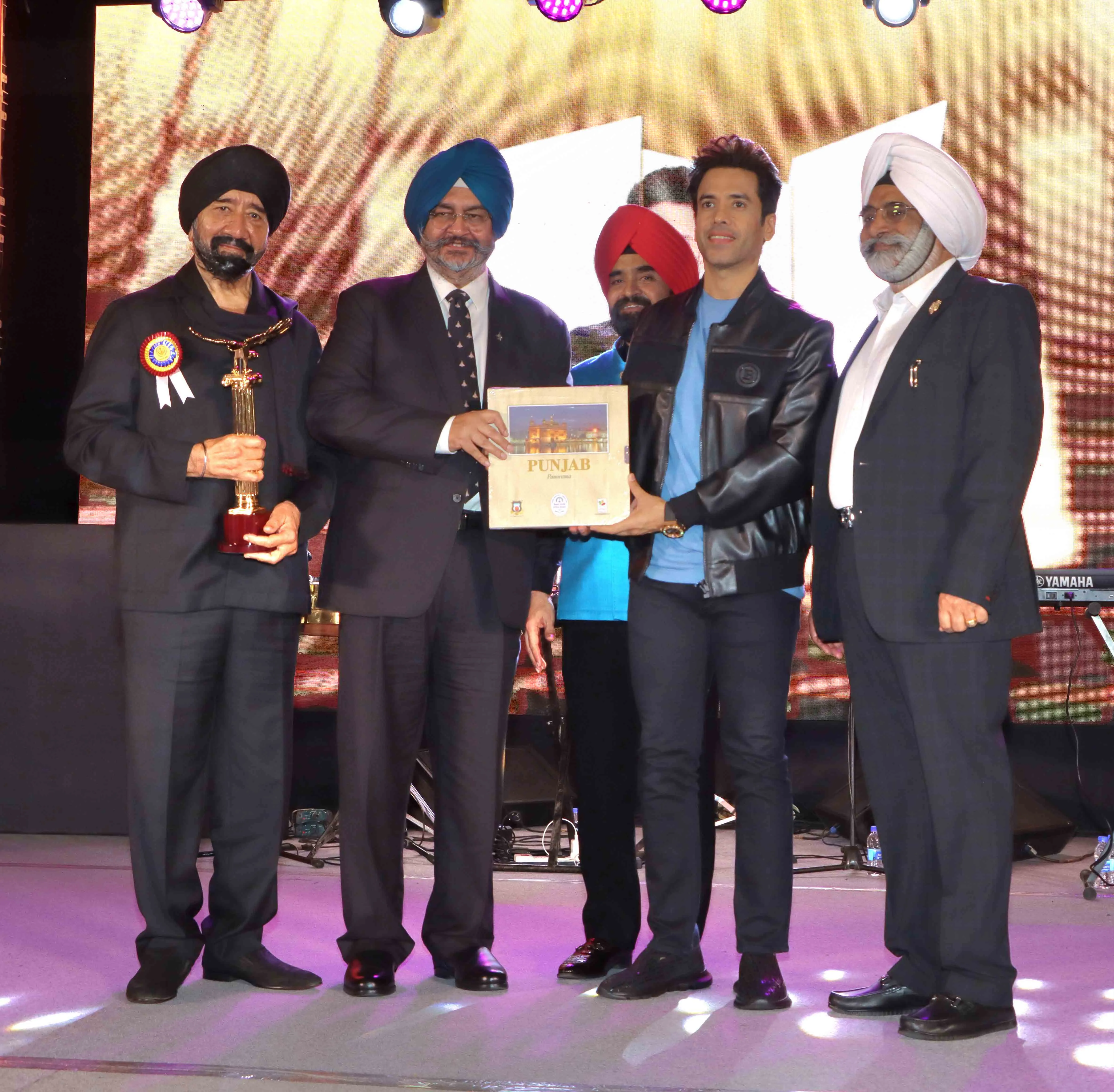 Tushar Kapoor being Felicitated