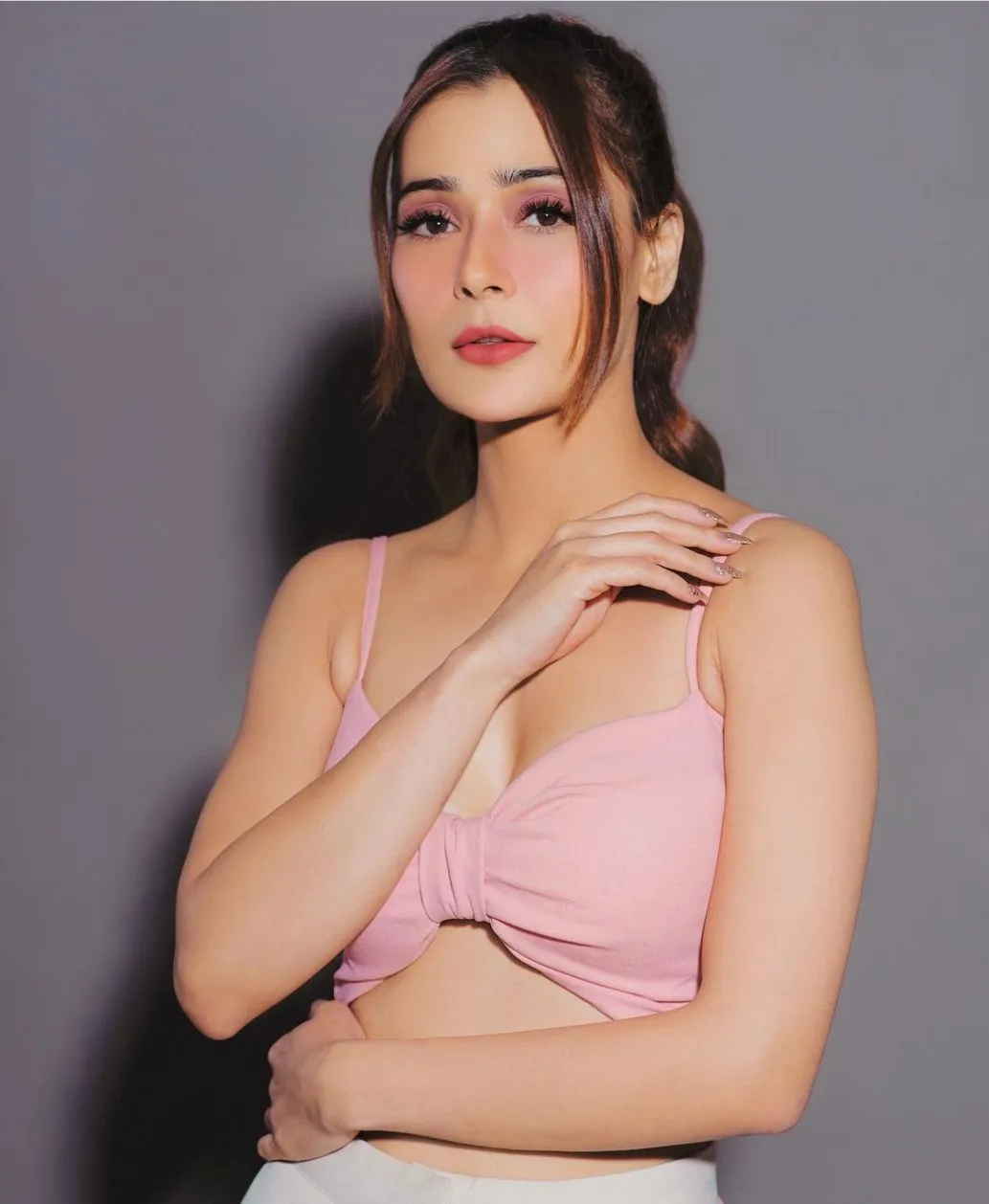 फ 