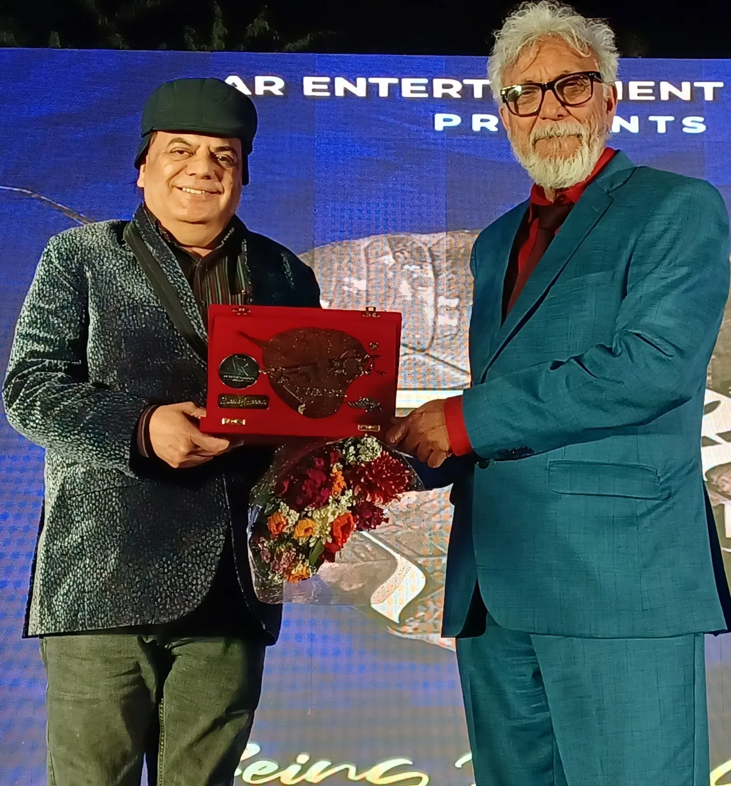 Senior journalist and famous film critic Pradeep Sardana received Ratnashree Samman for his special achievements