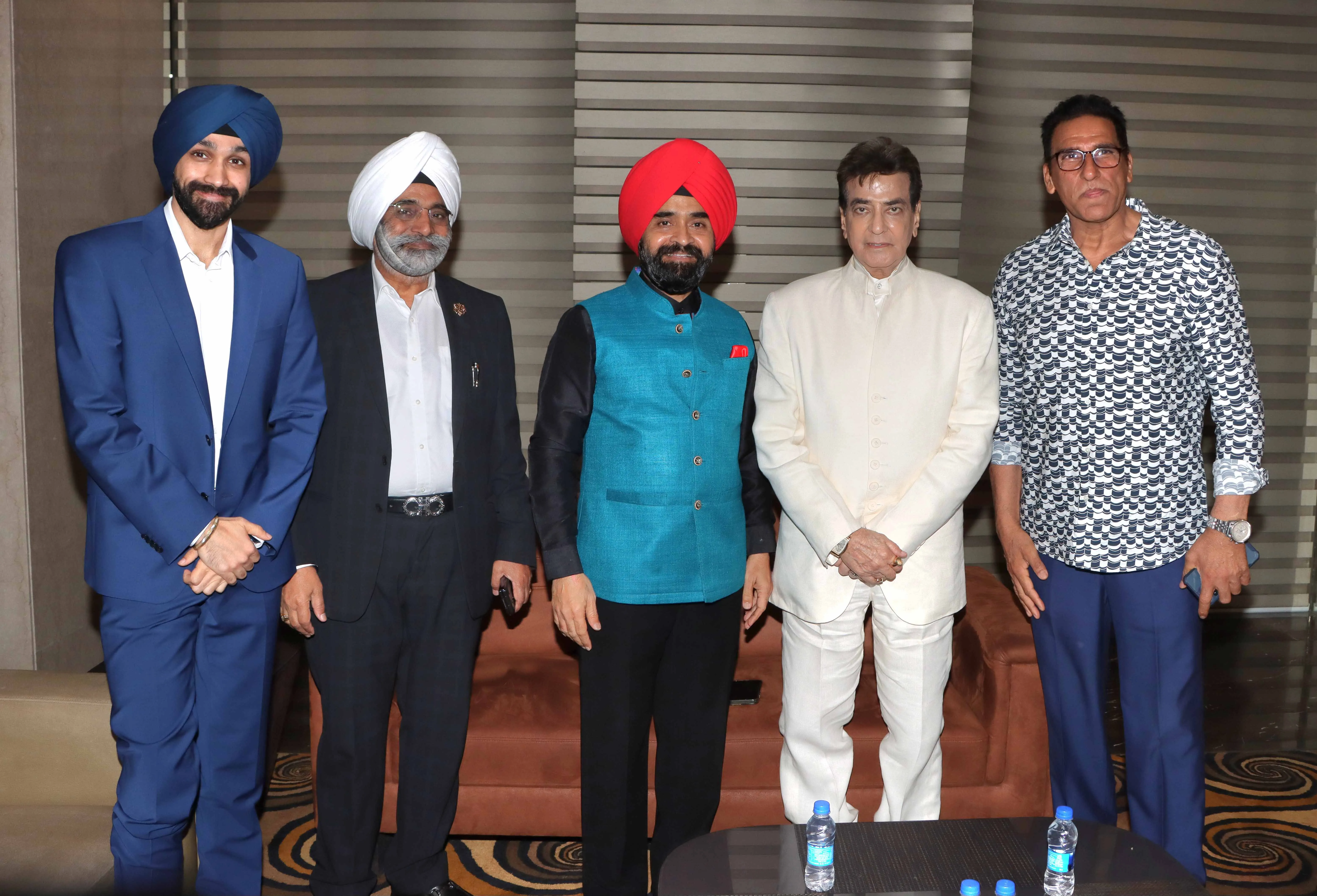 Charan Singh Sapra with Jitendra Kapoor and Mukesh Rishi